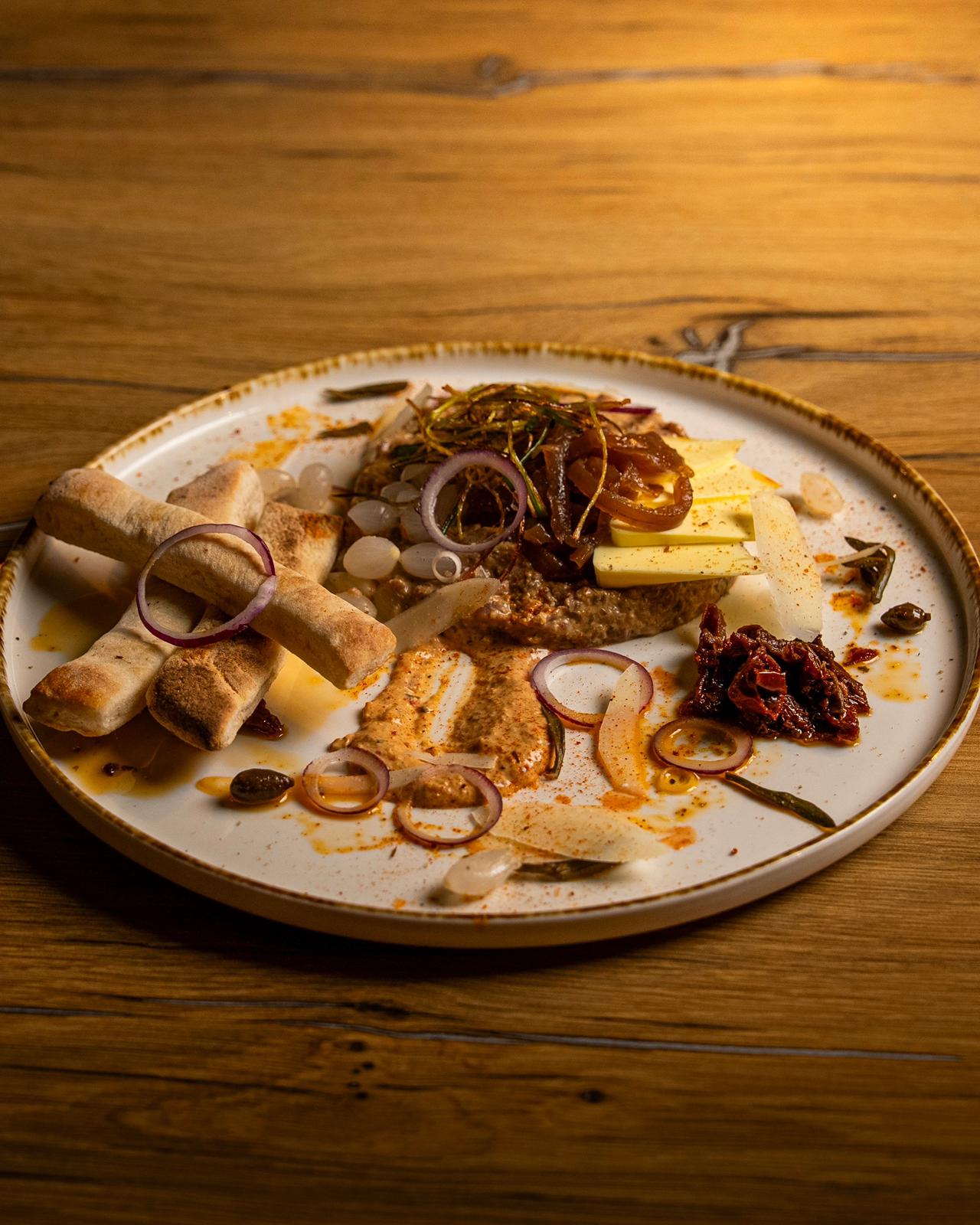 Beef tartar u Delfinu Lovran