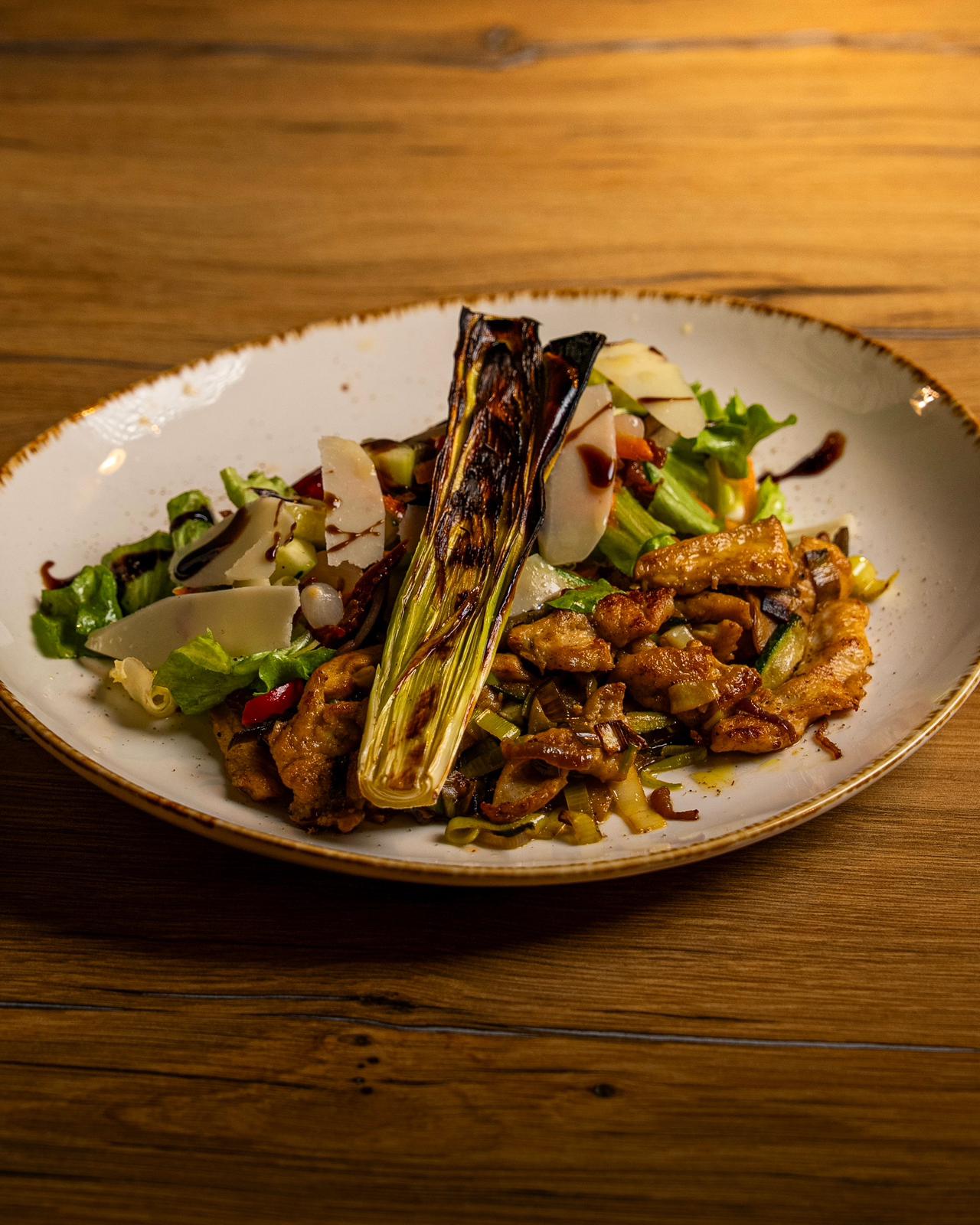 Chicken teriyaki salata u Delfinu